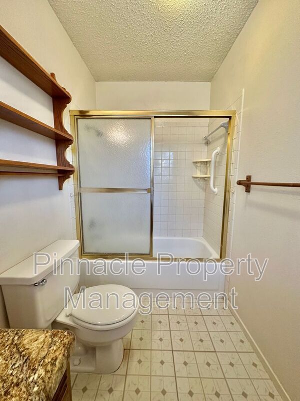 Building Photo - 5818 Davenport Dr