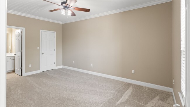 Building Photo - 3 Bedroom Condo in Burbank Estates- Gated ...
