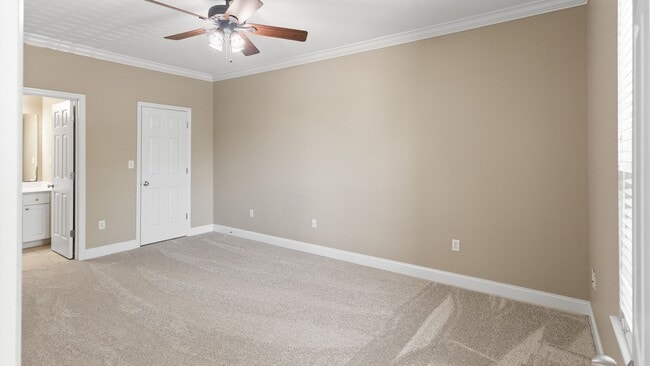 Building Photo - 3 Bedroom Condo in Burbank Estates- Gated Community