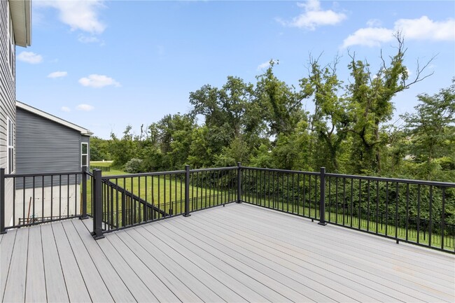 Building Photo - 945 Crestwood Ln