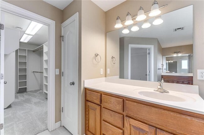 Building Photo - 102 Skinner St