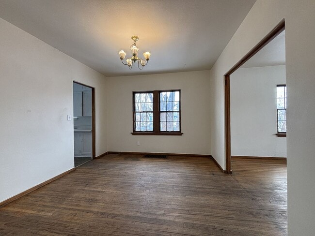 Building Photo - 2 Bedroom House for Rent