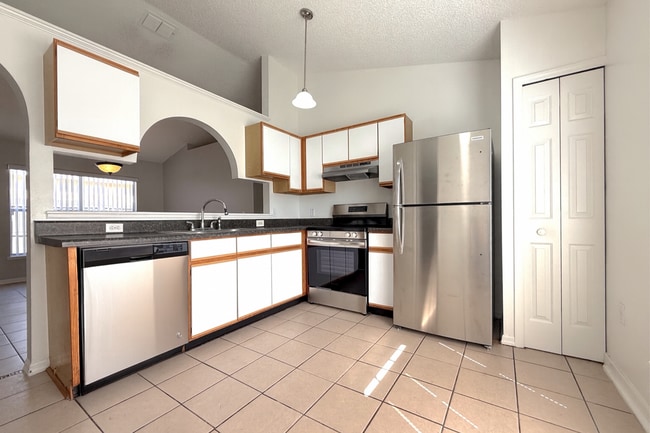 Building Photo - 3/2 Home with a 1-Car Garage in Apopka
