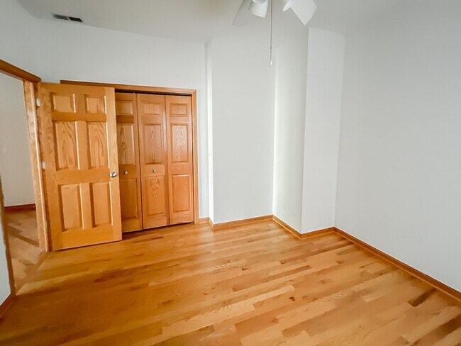 Building Photo - 1103 W Cornelia Ave