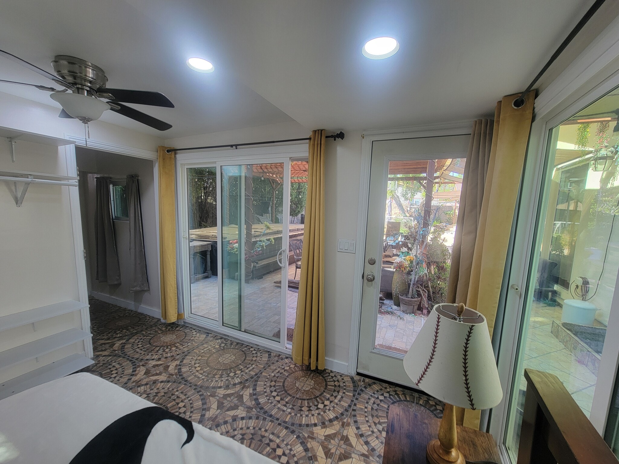 Building Photo - 11001 Darby Ave