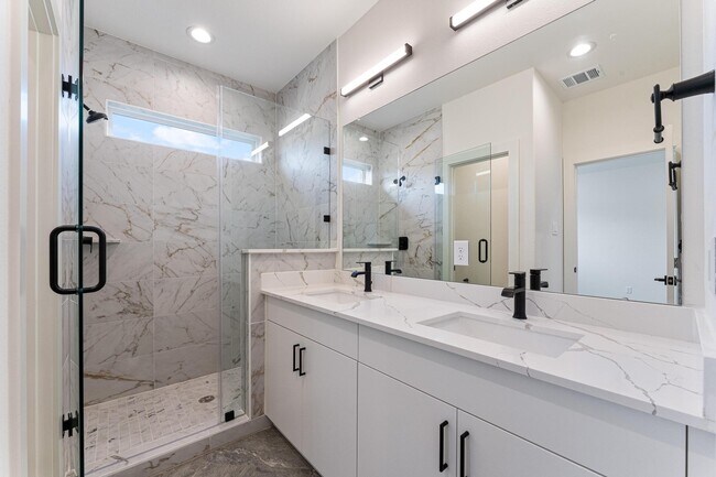 Building Photo - 2753 Sunny Briar Dr