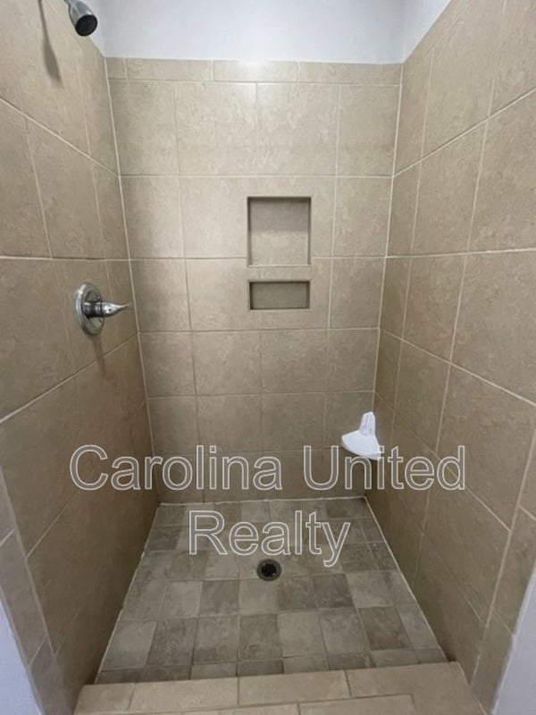 Building Photo - 344 Brentford Ave