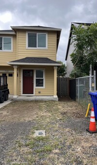 Building Photo - 7118 SE Fern Ave