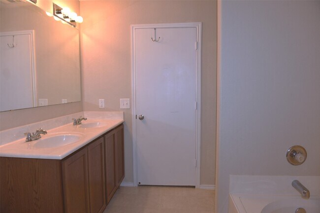 Building Photo - 2626 Ensbrook Meadow Lane