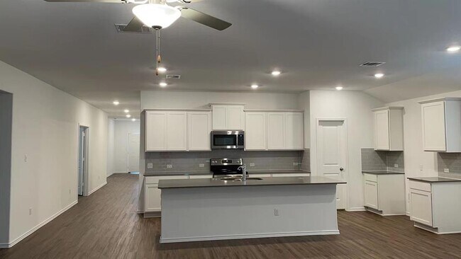 Building Photo - 213 Chickasaw Ln