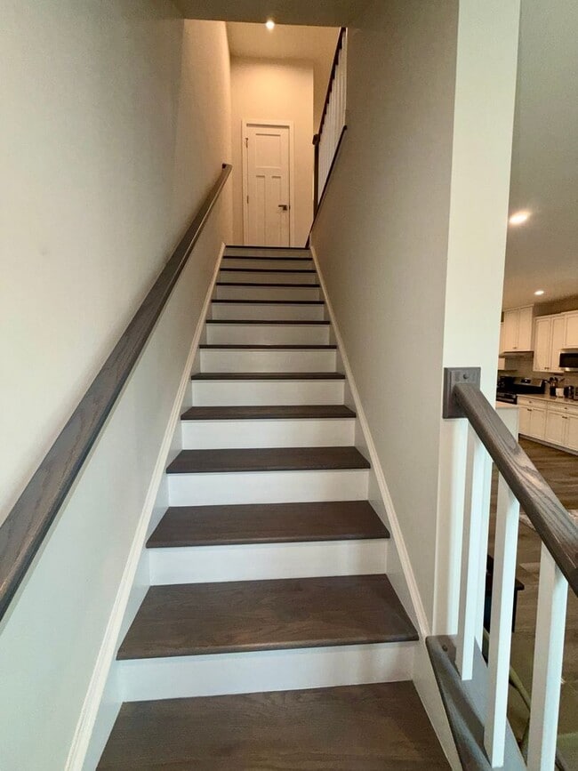 Building Photo - Welcome to the Village at Pine View!