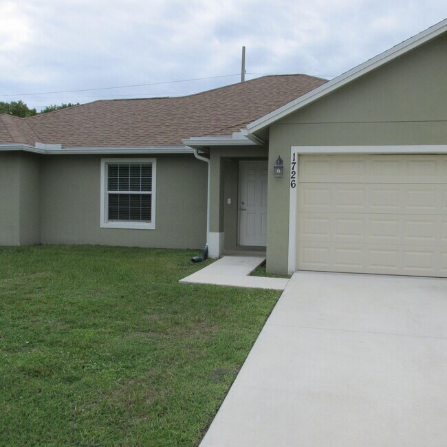 Building Photo - 1726 SE Minorca Ave