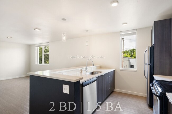 Building Photo - Contemporary 2 BD | 1.5 BA Apartment in The Heart of Northeast Portland