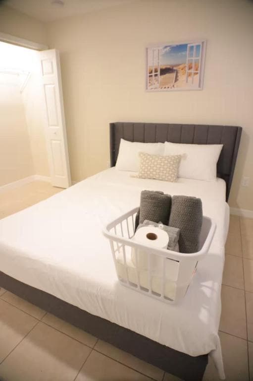 Building Photo - 826 N Lincoln Ave