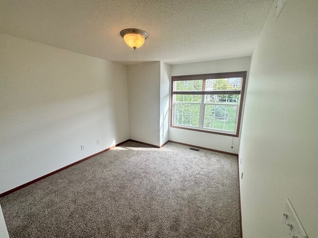 Building Photo - 15573 Junegrass Ln