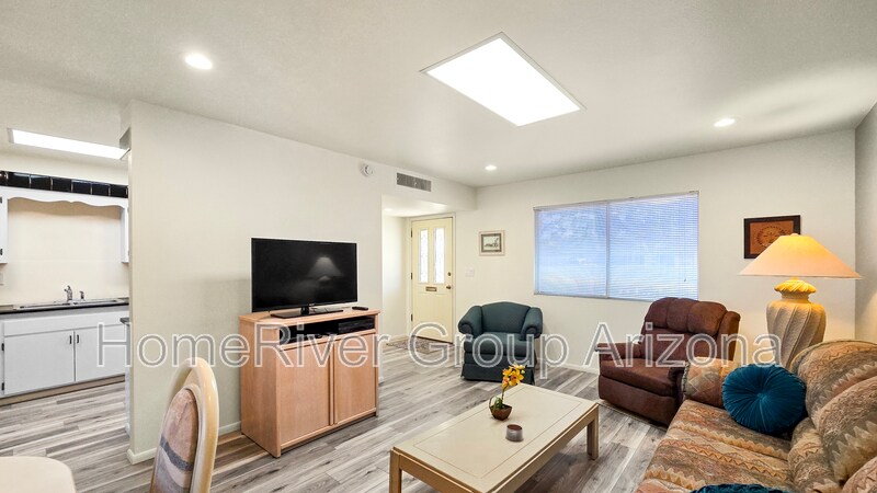 Building Photo - 10828 W Crosby Dr