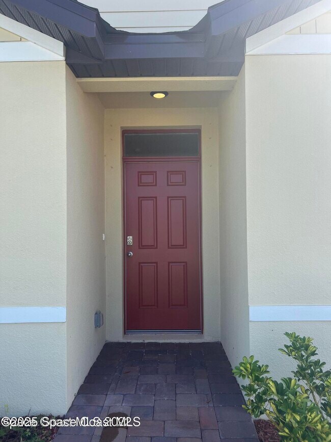 Building Photo - 7459 Tourmaline Dr