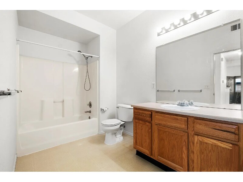 Building Photo - 3002 W Elizabeth St