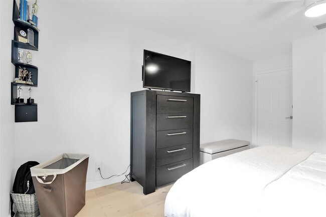 Building Photo - 1035 Boca Cove Ln