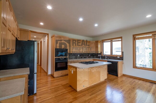 Building Photo - 5436 Hunter Dr