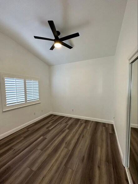 Building Photo - 5444 W Sunnyside Ct