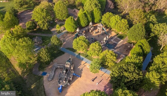 Building Photo - 18001 Chalet Dr