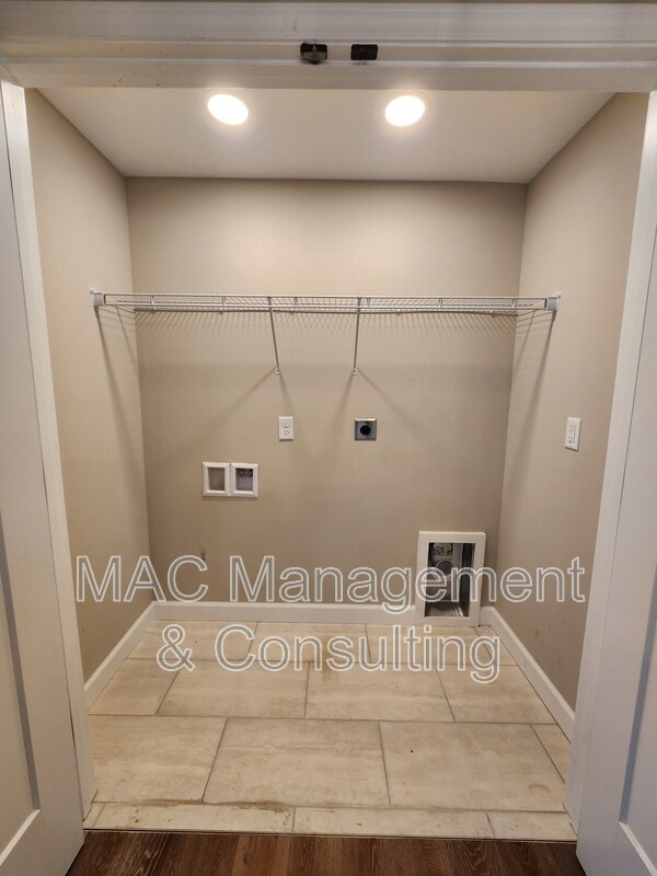 Building Photo - 1405 Brk Hl Dr