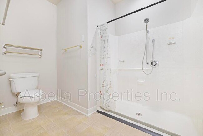 Building Photo - 211 University Pkwy