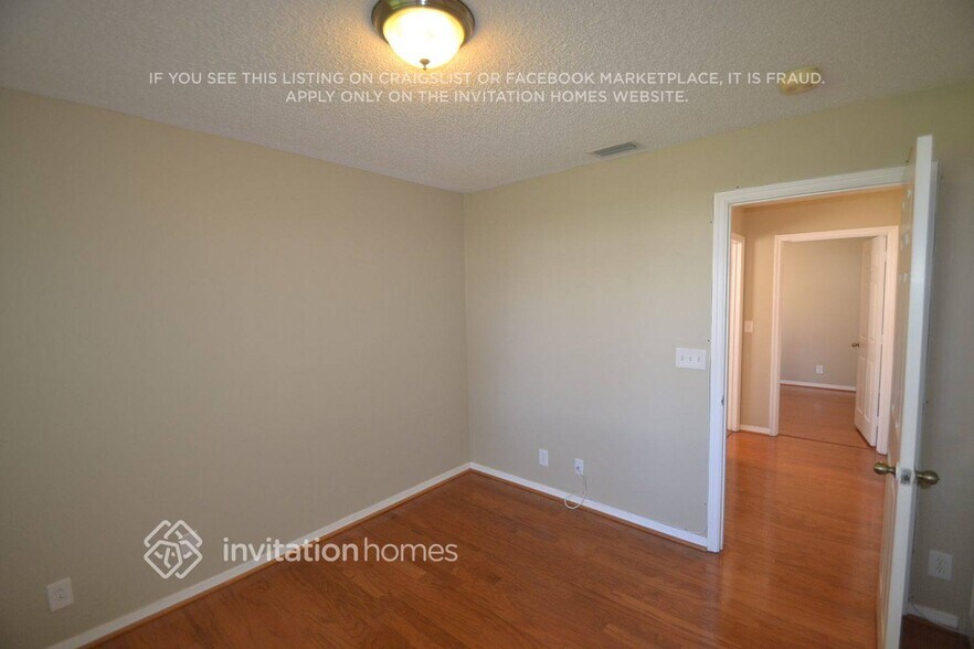 Building Photo - 10841 SW 14th Ct