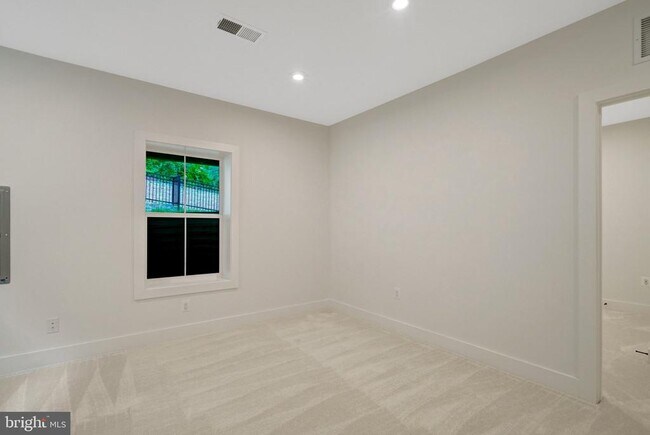 Building Photo - 9418 Dandelion Dr