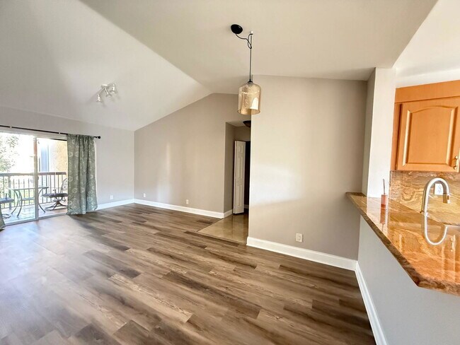 Building Photo - 5781 N Riverside Dr