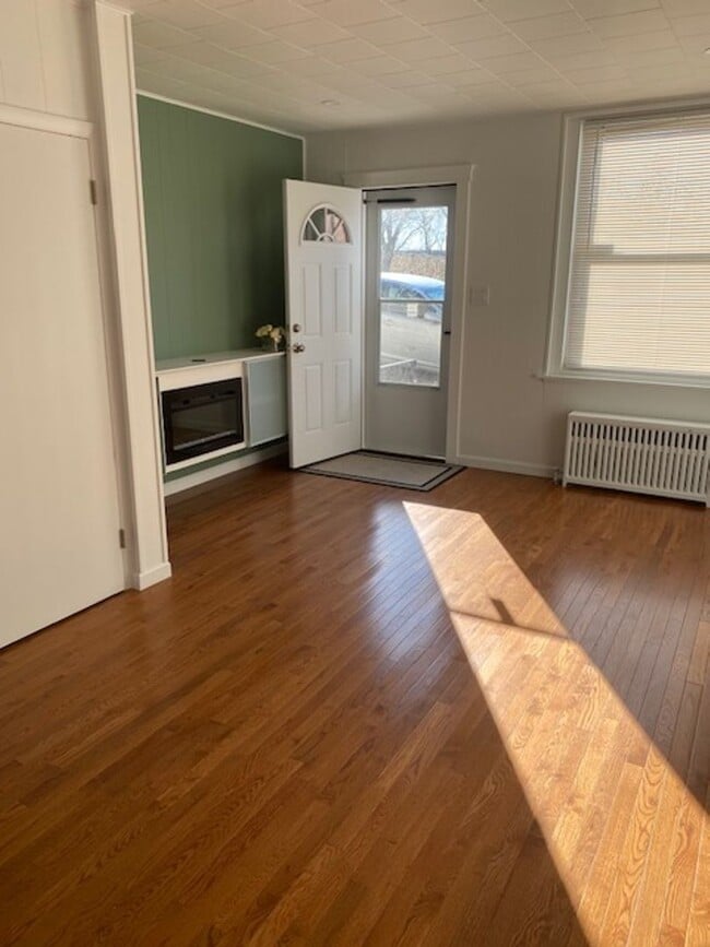 Building Photo - COMPLETELY RENOVATED!!