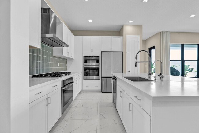 Building Photo - 8239 Oceanus Dr