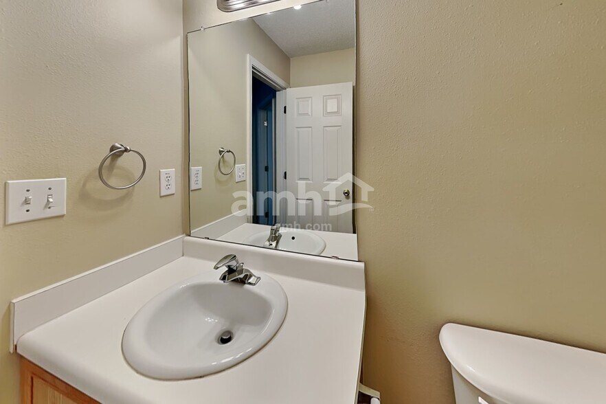 Building Photo - 1610 Thornwick Ter