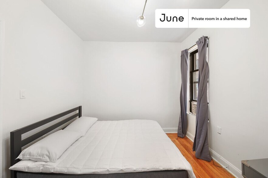 Building Photo - Private bedroom in 3 bed/1 bath Home