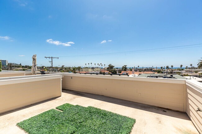 Building Photo - 7726 Ivanhoe Ave