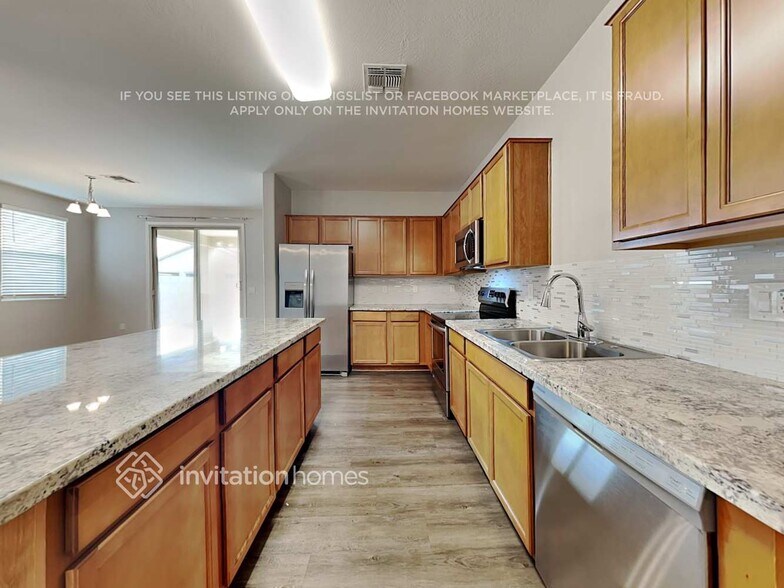 Building Photo - 17545 W Jessie Ln