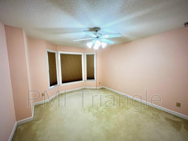 Building Photo - 102 Glen Mavis Ct