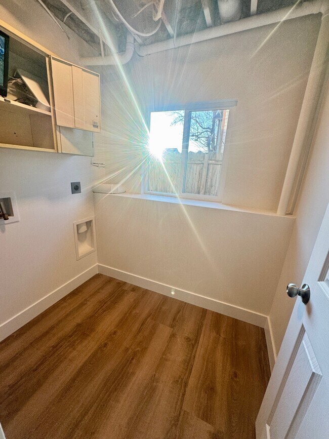 Building Photo - 917 Dorothea Way