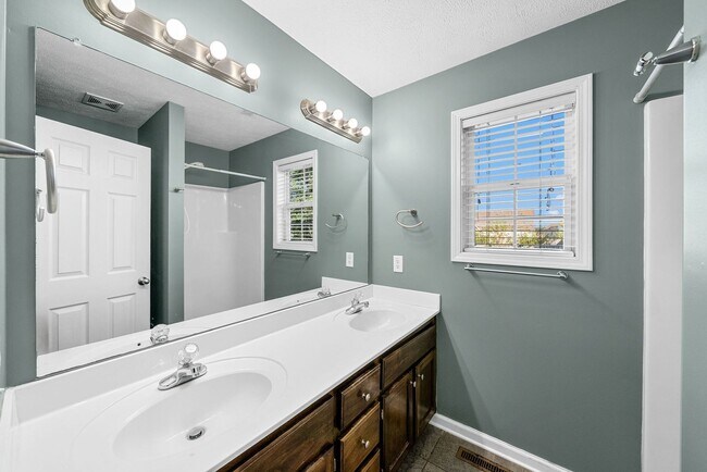 Building Photo - Lovely Home in Arbor Greene Neighborhood w...