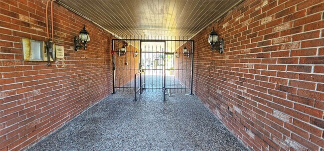 Building Photo - 11550 Chimney Rock Rd