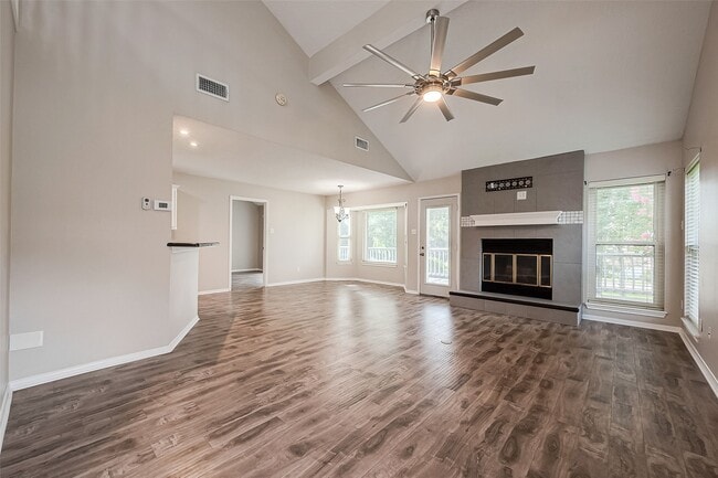 Building Photo - 131 Cove Cir