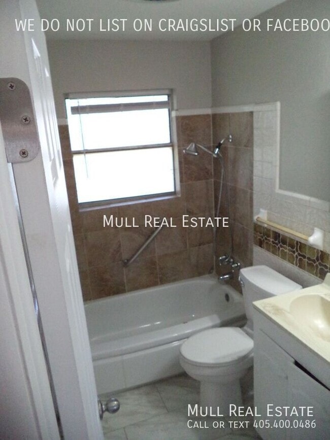 Building Photo - 3002 SW 53rd St