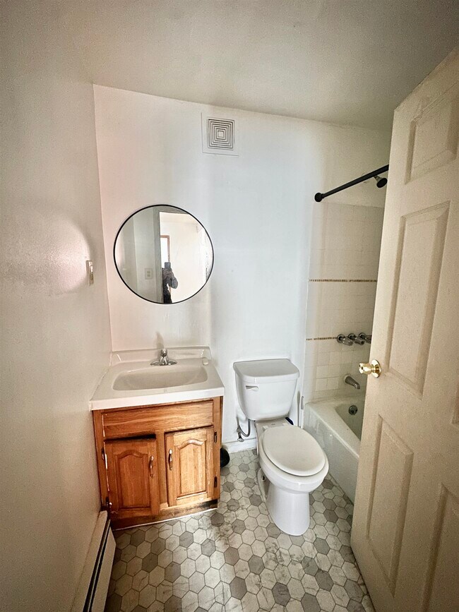 Building Photo - 10 JEWETT Ave