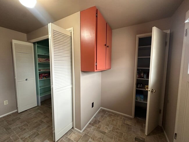 Building Photo - Vintage Character, Modern Finishes! Spacio...