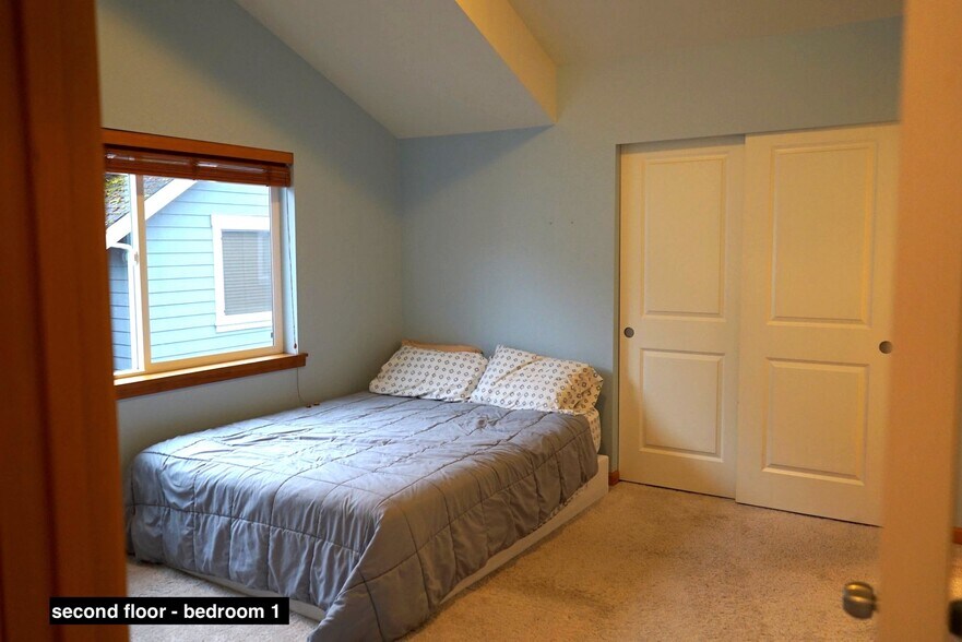 Building Photo - 2800 NE 137th St