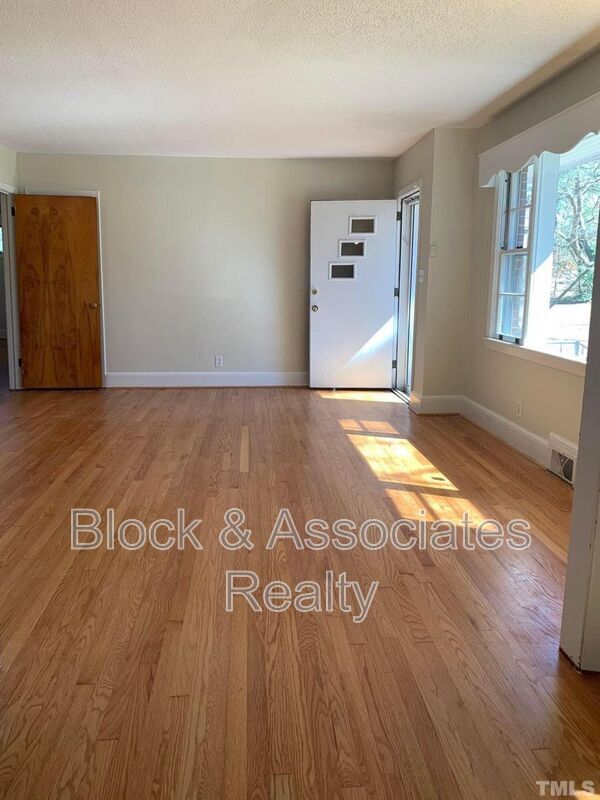 Building Photo - 6015 Inona Pl