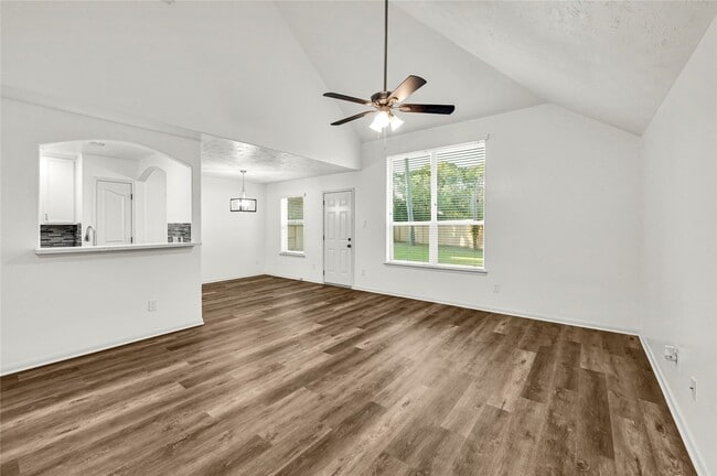 Building Photo - 11242 Valley Kings Dr