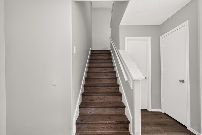 Building Photo - 19451 Nasworthy Dr