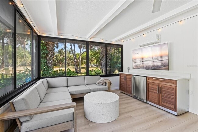 Building Photo - 2641 Hyde Park St